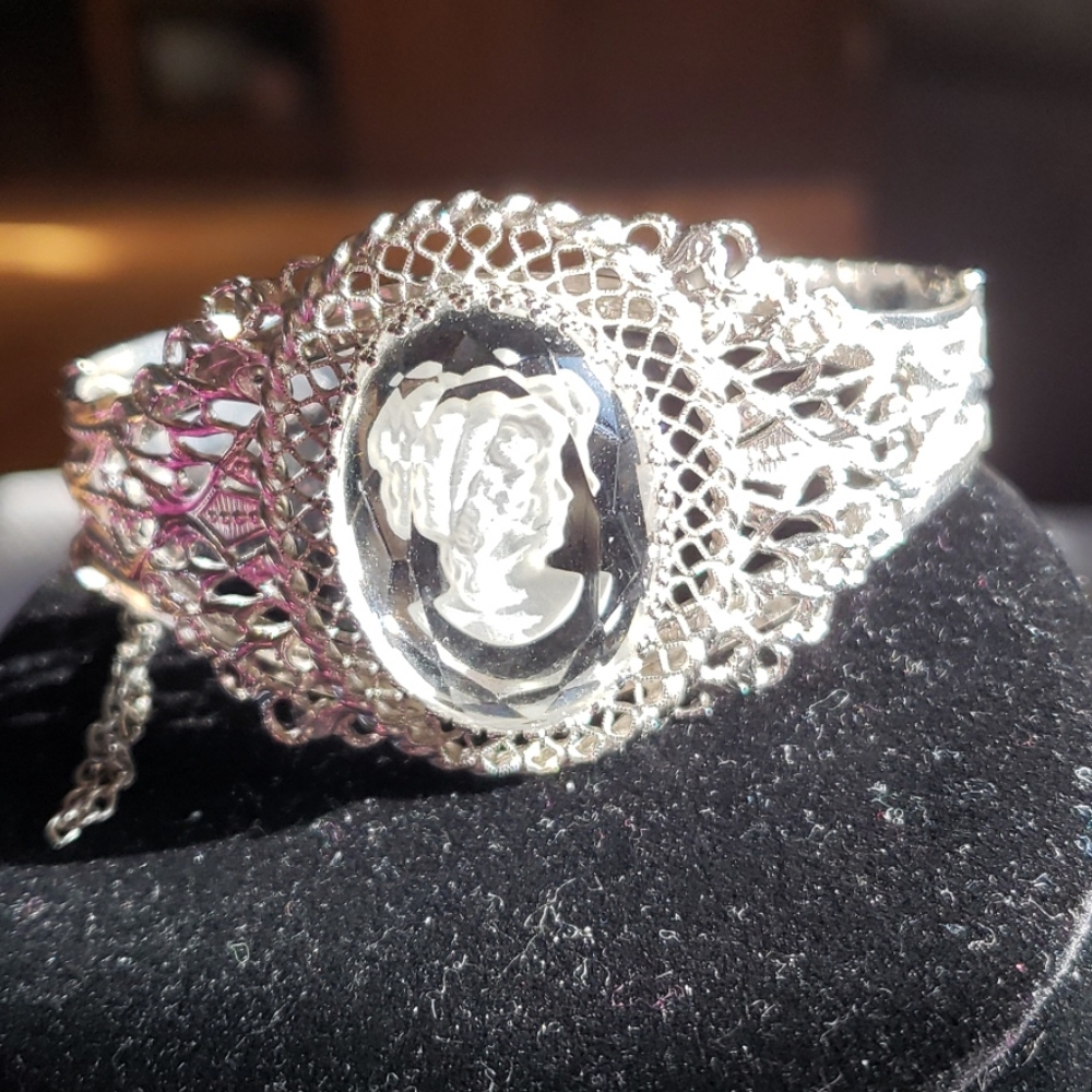 Vintage Whiting & Davis cameo bracelet